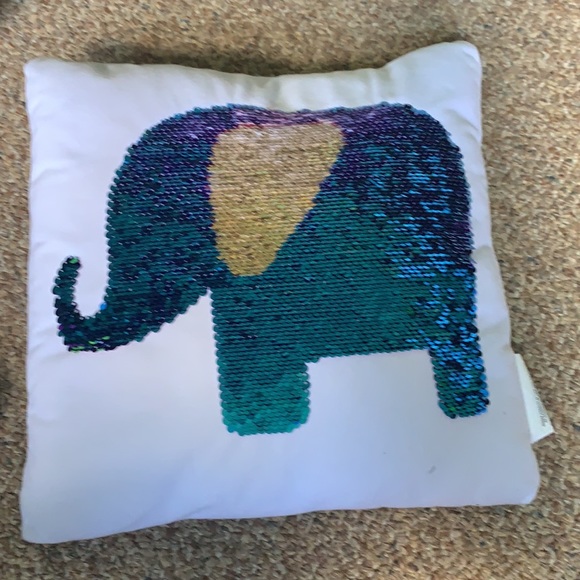 Pillows BUNDLE!! - Picture 2 of 3